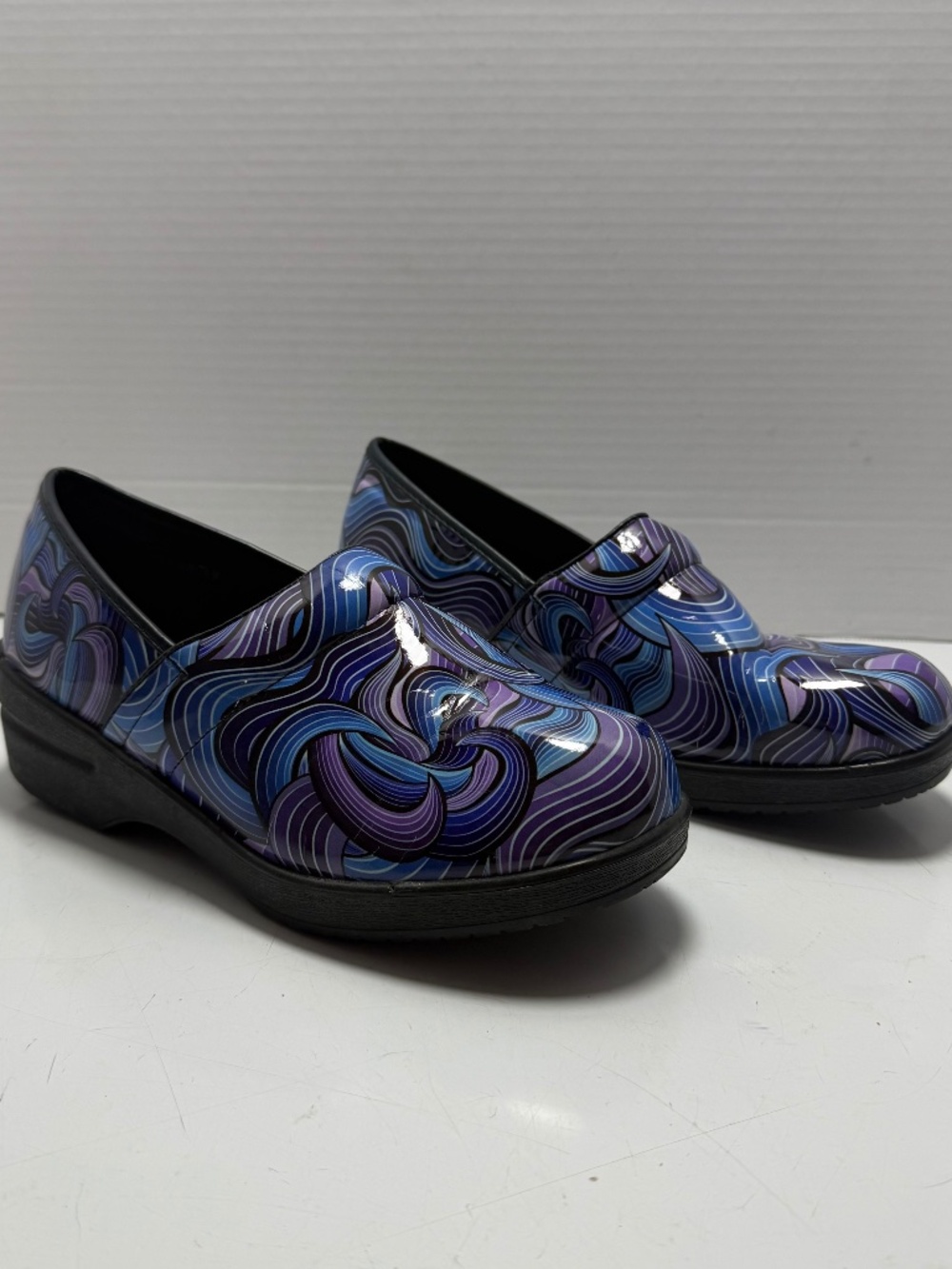 Savvy Womens Clogs Size 7.5 Blue Purple Swirl Pattern Nursing Comfort Shoes